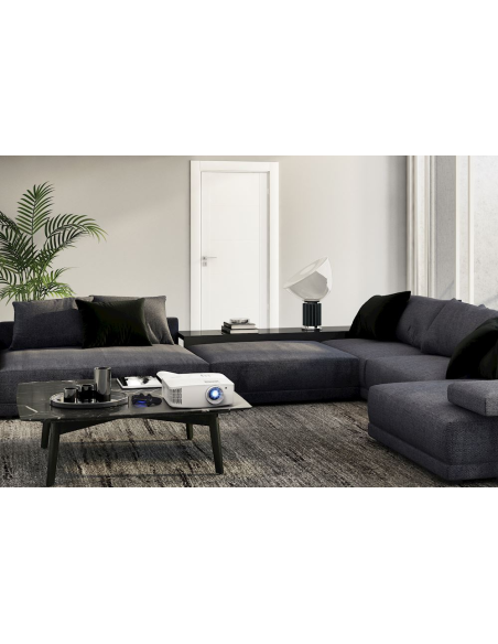 Proyector Optoma UHD38x 4K UHD, 240 Hz y 4,2 ms, para cine y juegos en pantalla grande.